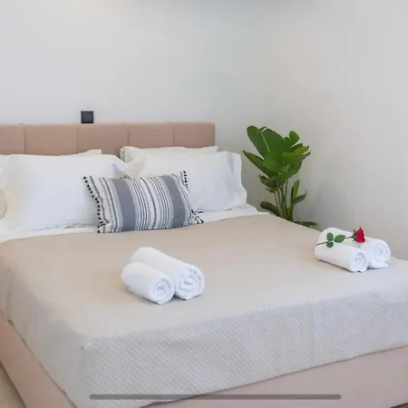 Odyssea View & Hot Jacuzzi Front Apartament