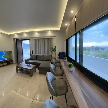 Odyssea View & Hot Jacuzzi Front Apartament Kremastí