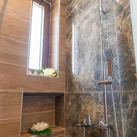 Odyssea View & Hot Jacuzzi Front Apartament *