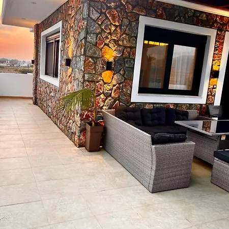 Odyssea View & Hot Jacuzzi Front *